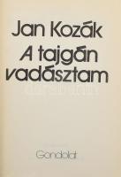 Jan Kozák: A tajgán vadásztam. Ford.: Hubik István. Bp., 1977, Gondolat. Első magyar kiadás. Fekete-fehér és színes fotókkal illusztrálva. Kiadói egészvászon-kötés, kissé kopottas borítóval, intézményi bélyegzőkkel.