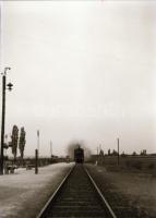 cca 1935 Gyenesdiás, vasútállomás, 3 b 6×6 és 6×9 cm-es fotónegatív