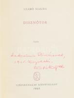 Szabó Magda: Disznótor. Regény. A szerző, Szabó Magda (1917-2007) író, költő által DEDIKÁLT példány. Bp., 1960., Szépirodalmi. Kiadói egészvászon-kötés, a borítón kis kopásnyomokkal, néhány lap szélén kis folttal.