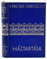 A magyar úriasszony háztartása. Szerk.: Szegedy-Maszák Aladárné - Stumpf Károlyné. A Magyar Asszonyok 2. Könyve. Bp., 1934, Magyar Asszonyok Nemzeti Szövetsége. Harmadik kiadás. Kiadói ezüstözött egészvászon-kötés, kissé kopott borítóval.