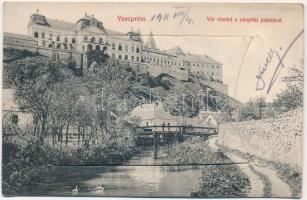 1911 Veszprém, vár részlet a püspöki palotával. leporellólap 10 képpel