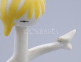 Hollóházi Lány tállal és madárral. Terv.: Ősz Szabó Antónia. Jelzett, minimális kopással, m: 14,5 cm