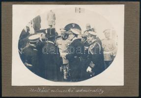 1914 August von Mackensen német tábornagy meglátogatja az osztrák-magyar haditengerészetet, Horthy Miklóssal a képen. Feliratozott fotó 14x10 cm / German Field Marshall August von Mackensen pays a visit to the k.u.k. Kriegsmarine in Pola.