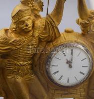Asztali óra. Magyaros jelenettel. Hochzeituhr. XIX. sz vége. Aranyozott fém. Kulcsos óraszerkezet. K...