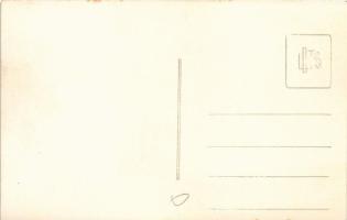 Besztercebánya, Banská Bystrica; IV. Béla király tér, Városháza, templom, lovas kocsik, Julius M. üz...