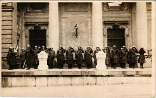 Budapest I. Várőrség a királyi várnál. Schäffer photo