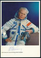 Jurij Artyuhin (1930-1998) szovjet űrhajós aláírása képen / Signature of Yuriy Artyukhin (1930-1998) Soviet astronaut on card 14x21 cm