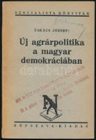Takács József: Új agrárpolitika a magyar demokráciában. Szocialista Könyvtár. Bp., 1945, Népszava (Világosság-ny.), 69+(3) p. Első kiadás. Kiadói papírkötés, a gerincen kis sérüléssel, néhány apró lapszéli szakadással, egyébként jó állapotban.