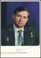 Gennagyij Sztrekalov (1940-2004) szovjet űrhajós aláírása képen / Signature of Gennadiy Strekalov (1940-2004) Soviet astronaut on card 15x21 cm