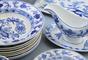 1879-1909 Villeroy & Boch Dresden 15 darabos szervírozó készlet, közte sérülésekkel, viszont ép ...