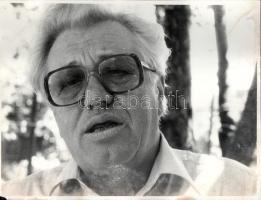 Sütő András (1927-2006) íróról készült portrék, 5 db, ázásnyomokkal, foltokkal, 18×24 cm