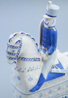 Hollóházi Háry János. Terv.: Veress Miklós. Jelzett, hibátlan, m: 26 cm