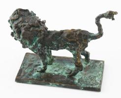 Tóth Ernő (1949-): Oroszlán. Patinázott bronz, jelzett, 19x15 cm