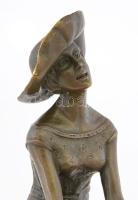 Demétre Chiparus után: Hölgy széken. Jelzett, m: 28 cm