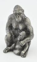 gorilla kicsinyével fém szobor, m: 7 cm