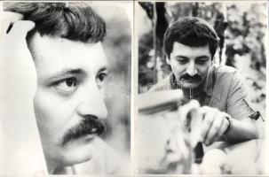 Kovács András Ferenc (1959-2023) költő, esszéíró, műfordítóról készült portrék, 5 db fotó, ázásnyomo...