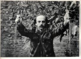 Visky András (1957-) író, drámaíró, dramaturgról készült portrék, 5 db fotó, ázásnyomokkal, foltokka...