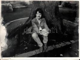 Lászlóffy Csaba (1939-2015) József Attila-díjas költő, író, műfordítóról készült portrék, 3 db fotó,...