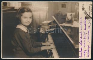 1941 Sopronyi Mária (1933-) zongoratanár, zongoraművész gyerekkori autográf dedikációja és aláírása,...