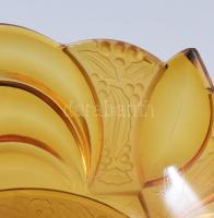 Stölzle art deco borostyánszínű kínáló. Domború felületekkel és savmaratott részekkel díszített, lep...