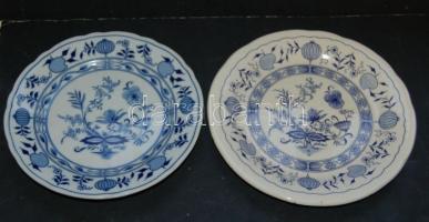 2db múlt századfordulóból származó jelzett angol és német porcelán tányér rendkívül hasonló festéssel, jó állapotban