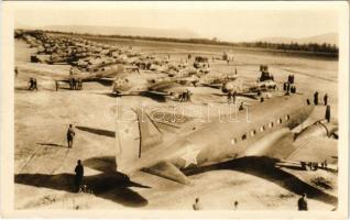Den cs. armády 6. x. 1951. - Z prehlídky 1. cs. smísené letecké divise v Porembe / Csehszlovák katonai repülők / Czechoslovakian military aircrafts