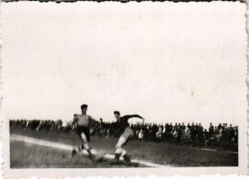 RIPENSIA Temesvár - Unirea Tricolor Bucuresti (Bukarest) 5:0 labdarúgó mérkőzés, focisták a meccs közben, futball / FC Ripensia Timisoara - Unirea Tricolor Bucuresti football match, football players during the match. photo (8,4 cm x 6 cm) (fl)