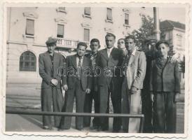 1939 Galati, Galatz; RIPENSIA Temesvár - D.U.I. Galati 3:0 labdarúgó mérkőzés, focisták a meccs közben, futball / FC Ripensia Timisoara - D.U.I. Galati football match, football players during the match. photo (8,4 cm x 6 cm) (Rb)