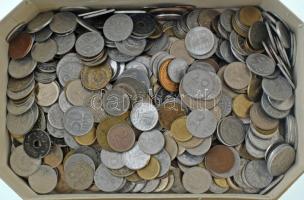 Vegyes, magyar és külföldi érmetétel mintegy ~1kg súlyban, T:vegyes Mixed, Hungarian and foreign coin lot (~1kg) C:mixed