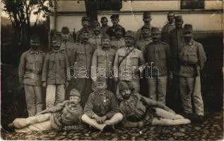 1916 Osztrák-magyar katonák csoportja / WWI Austro-Hungarian K.u.K. military, group of soldiers. photo + &quot;K.U.K. ETAPPENPOSTAMT KRUSEVAC&quot; (fa)