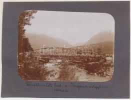 1916-1918, 2 darab harctéri fotó kartonlapra ragasztva, egy hídfőállás és egy felrobbantott híd képé...