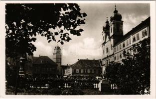 Trencsén, Trencín; Mestsky dom / Városház, üzletek / town hall, shops