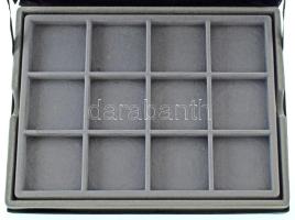 Érmetartó kazetta egy kivehető tálcával, összesen 24db, 50x50mm-es férőhellyel. Használt, de jó álla...