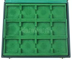 "Magyar Érmeforgalmazó" zöld műbőr éremtartó kazettája 1 kivehető tálcával, összesen 24 fé...