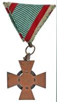 1942. "Tűzkereszt II. fokozata" bronzozott hadifém kitüntetés eredeti mellszalagon T:XF pa...
