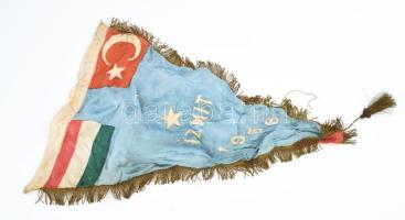 1956 Magyar és török zászlókkal, ill. "Izmit" felirattal ellátott emlékzászló (sportzászló...