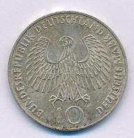 NSZK 1972D 10M Ag "Nyári Olimpiai Játékok München / Olimpiai Láng" T:XF patina
FRG 1972D ...