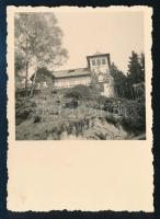 1941 Csucsa (Erdély), az ,,Ady-kastély&quot; (Boncza-kastély), a hátoldalon feliratozott fotó, 8x5,5 cm / 1941 Ciucea, Castelul Boncza (Muzeul Memorial Octavian Goga), photo, with description on the reverse, 8x5.5 cm