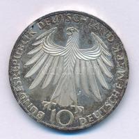 NSZK 1972J 10M Ag "Müncheni Olimpia - térdelő atléták" T:AU patina
FRG 1972J 10 Mark Ag &...