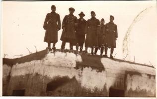 1938 Csízfürdő, Kúpele Cíz; bevonulás, katonák a cseh beton erődön, betonbunker / entry of the Hungarian troops, soldiers on a Czech concrete bunker. photo