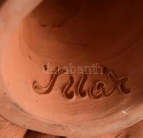 Illár Erzsébet (1940-): Lányka. Terrakotta szobor, jelzett m: 37 cm /// KIZÁRÓLAG SZEMÉLYES ÁTVÉTEL,...