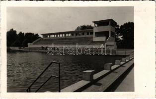 1942 Kolozsvár, Cluj; M. kir. Ferenc József Tudományegyetem sport parkja, úszómedence / university&#039;s sport park, swimming pool