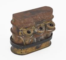 Vas tárgy, benne 3 tintásüveggel, 11x9 cm