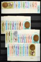 8 lapos jó állapotú A4 Philux berakóban 98 db 1969-es Lenin ajándék bélyeg + 230 db Verso Tokió szel...