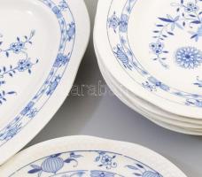 Volkstedt Pastorale 7 darabos hagymamintás szervírozó tétel, jelzett, pecsenyés tál 33x23 cm, nagytá...