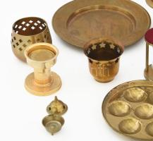 Réz tárgyak tétele: mécsestartók, gyertyatartók, tojástartó, stb