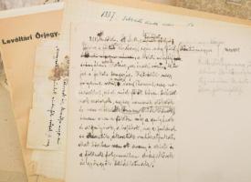 Herzog József (1880-1941) levéltáros, történész, a Magyar Tudományos Akadémia tagja jegyzetei, kézir...