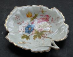 cca 1880 Fischer Ignác (Herendi) porcelán tál levél alakú  / Antique Herend (Fischer I.) chinaware plate 20 cm