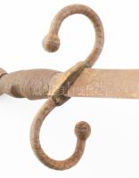 Antik kard, egyélű pengével, S alakú keresztvassal, fémszálas bevonatú markolattal, tömör fém markol...