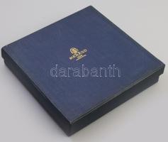 Herendi plasztikus virágos fali plakett, jelzett, szirmon sérüléssel, dobozában, 19,5x13,5 cm